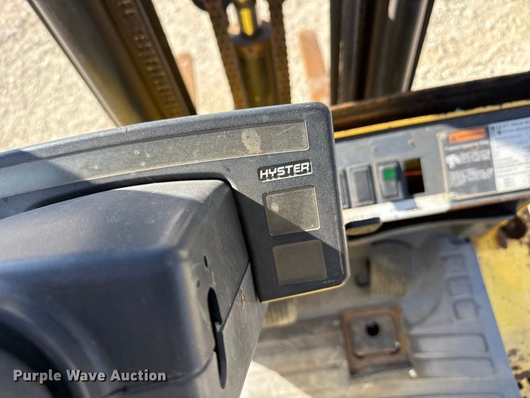 image for item DZ5321 Hyster H30XM forklift