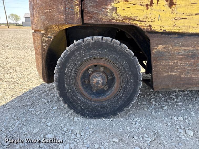 image for item DZ5321 Hyster H30XM forklift