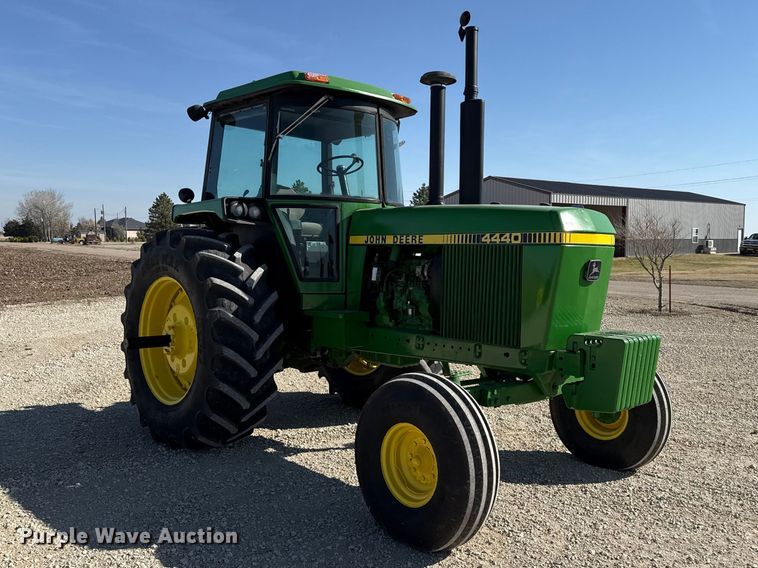 image for item DZ5323 1980 John Deere 4440 tractor