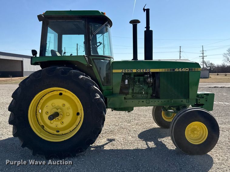 image for item DZ5323 1980 John Deere 4440 tractor
