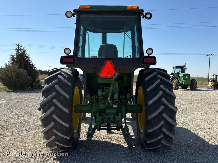 image for item DZ5323 1980 John Deere 4440 tractor