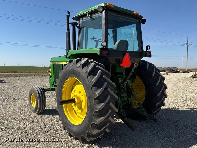 image for item DZ5323 1980 John Deere 4440 tractor
