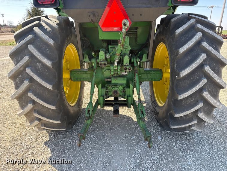 image for item DZ5323 1980 John Deere 4440 tractor