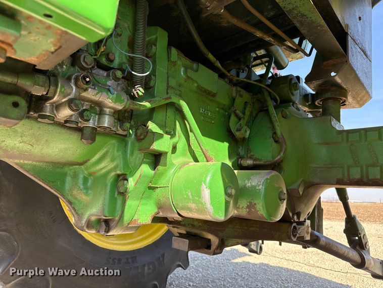 image for item DZ5323 1980 John Deere 4440 tractor