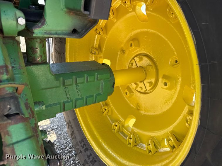 image for item DZ5323 1980 John Deere 4440 tractor