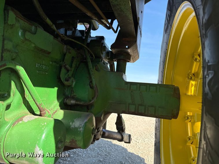 image for item DZ5323 1980 John Deere 4440 tractor