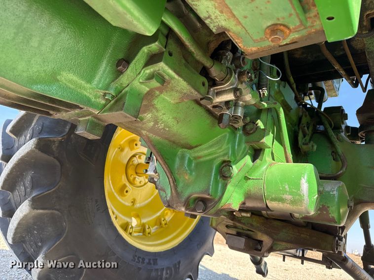 image for item DZ5323 1980 John Deere 4440 tractor
