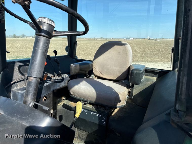 image for item DZ5323 1980 John Deere 4440 tractor