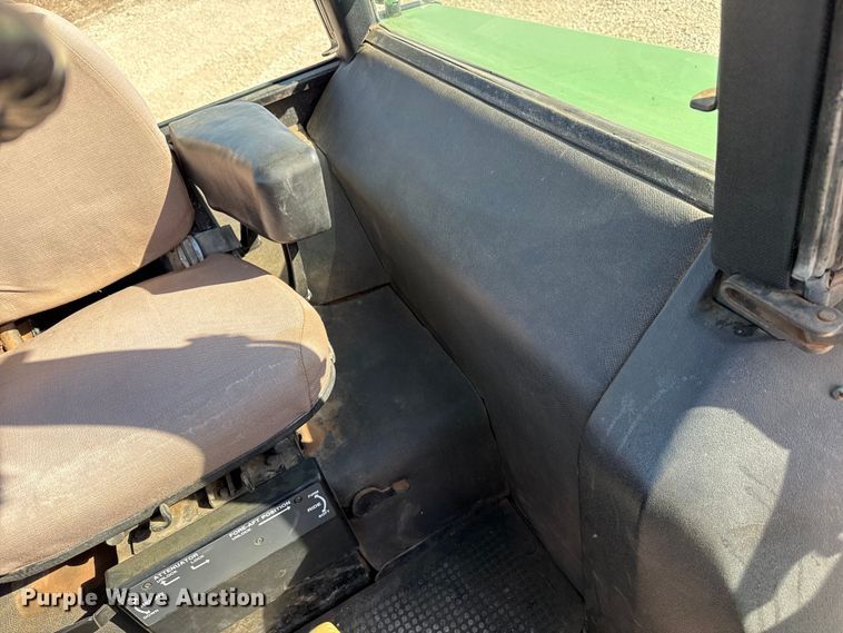 image for item DZ5323 1980 John Deere 4440 tractor