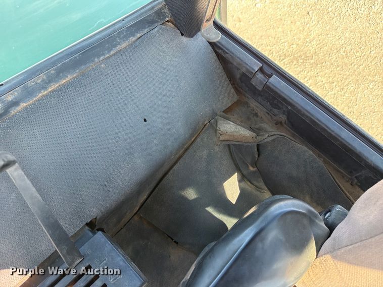 image for item DZ5323 1980 John Deere 4440 tractor