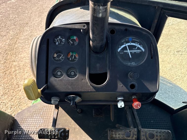 image for item DZ5323 1980 John Deere 4440 tractor