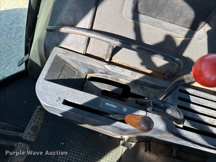 image for item DZ5323 1980 John Deere 4440 tractor