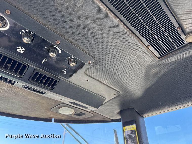 image for item DZ5323 1980 John Deere 4440 tractor