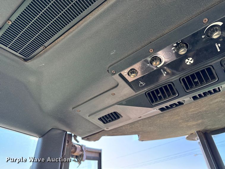 image for item DZ5323 1980 John Deere 4440 tractor