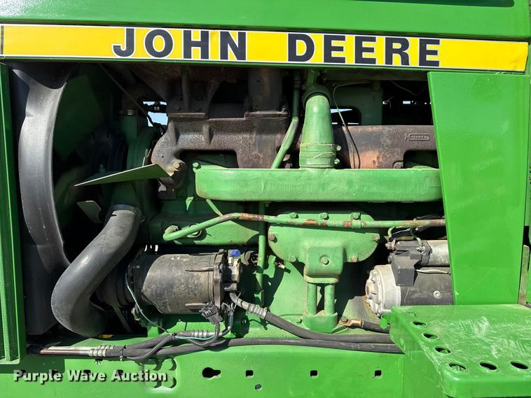 image for item DZ5323 1980 John Deere 4440 tractor