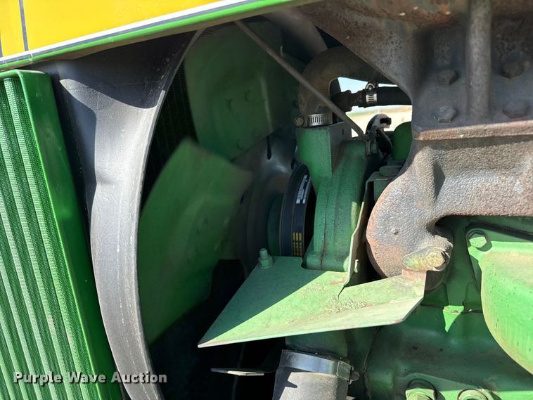 image for item DZ5323 1980 John Deere 4440 tractor