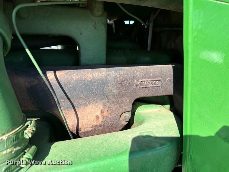 image for item DZ5323 1980 John Deere 4440 tractor