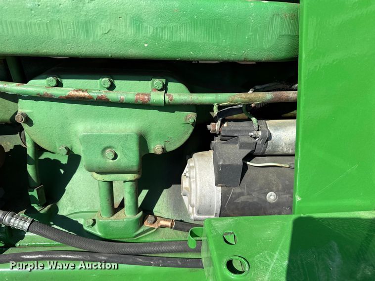 image for item DZ5323 1980 John Deere 4440 tractor