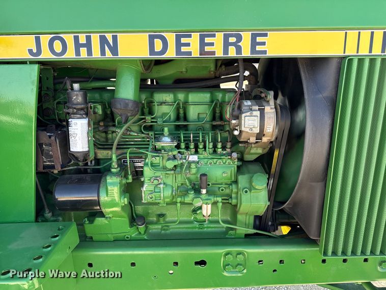 image for item DZ5323 1980 John Deere 4440 tractor