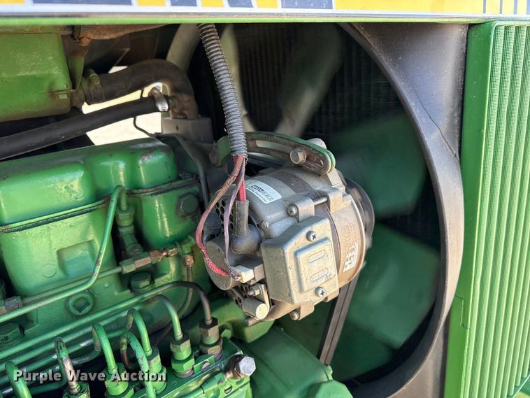 image for item DZ5323 1980 John Deere 4440 tractor