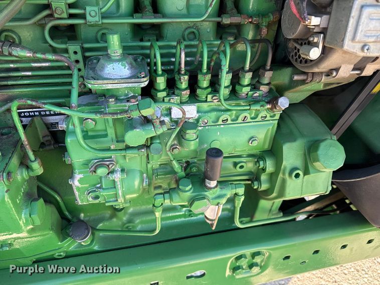 image for item DZ5323 1980 John Deere 4440 tractor