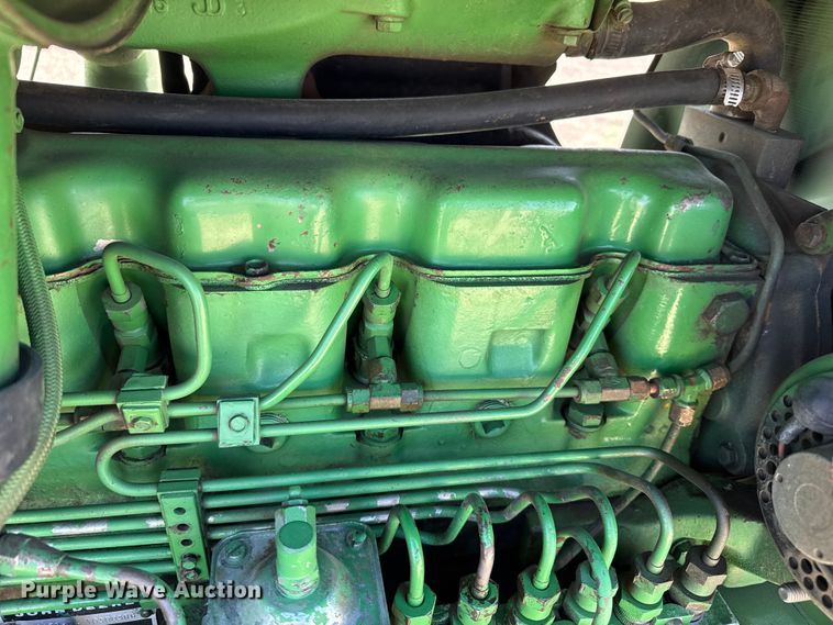 image for item DZ5323 1980 John Deere 4440 tractor