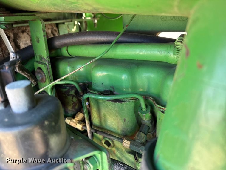 image for item DZ5323 1980 John Deere 4440 tractor