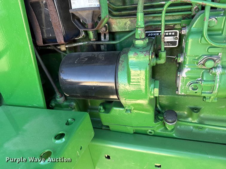 image for item DZ5323 1980 John Deere 4440 tractor