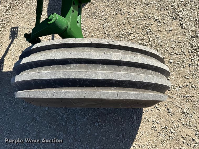 image for item DZ5323 1980 John Deere 4440 tractor