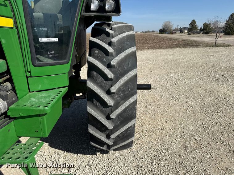 image for item DZ5323 1980 John Deere 4440 tractor