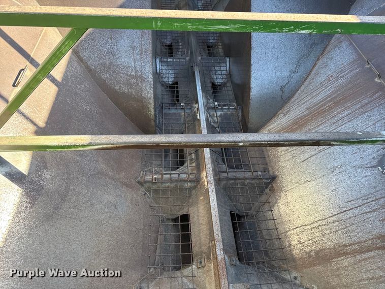 image for item DZ5341 Brent 1084 Avalanche grain cart