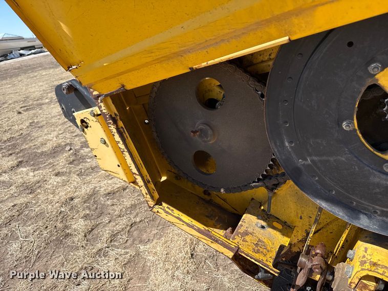 image for item DZ5346 2000 New Holland HW320 swather / windrower