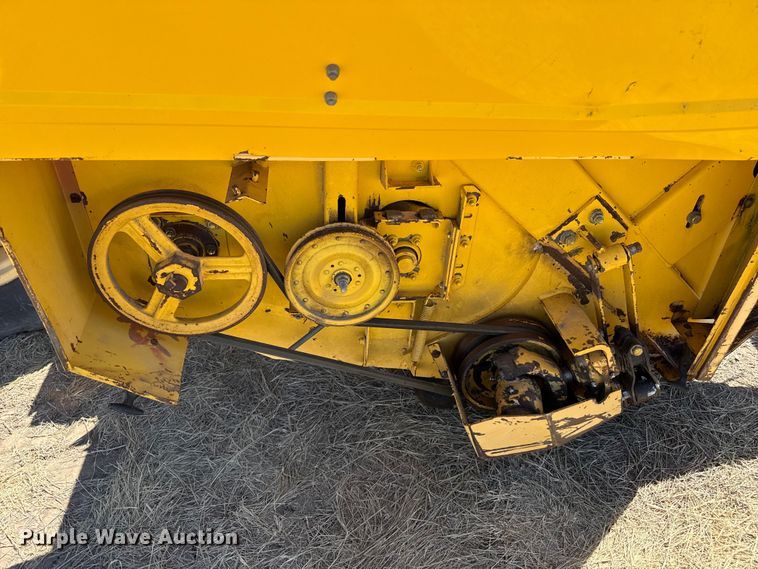 image for item DZ5346 2000 New Holland HW320 swather / windrower