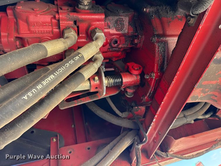 image for item DZ5346 2000 New Holland HW320 swather / windrower