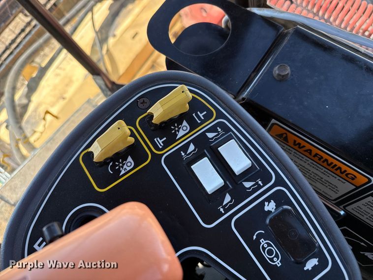 image for item DZ5346 2000 New Holland HW320 swather / windrower