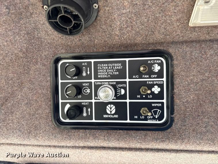 image for item DZ5346 2000 New Holland HW320 swather / windrower