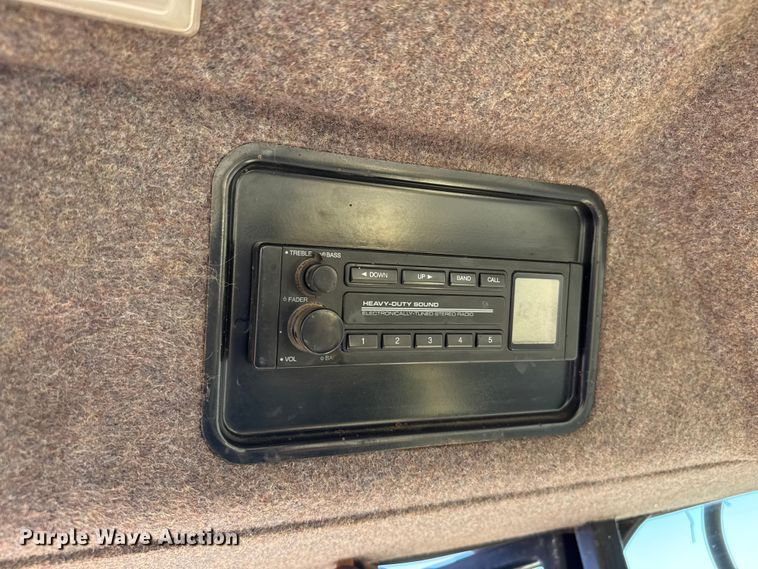 image for item DZ5346 2000 New Holland HW320 swather / windrower