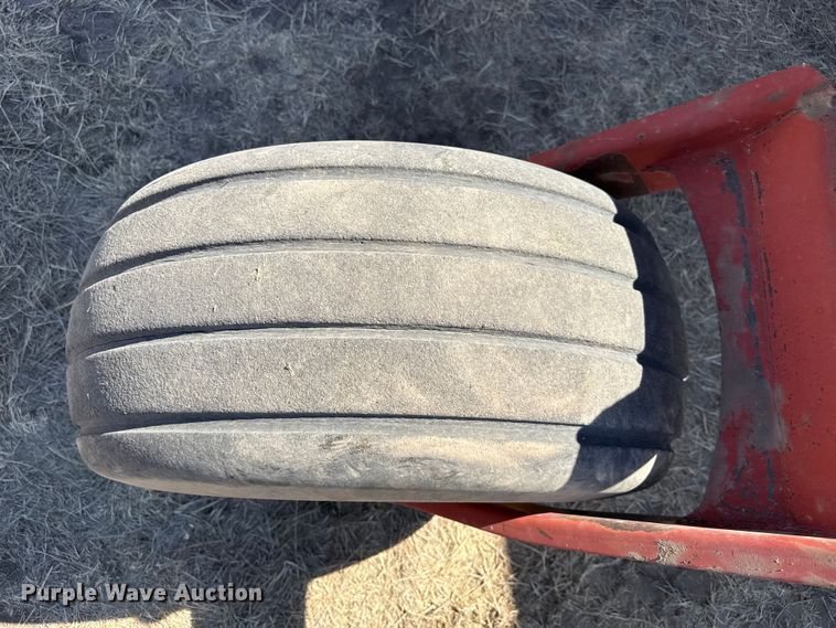 image for item DZ5346 2000 New Holland HW320 swather / windrower