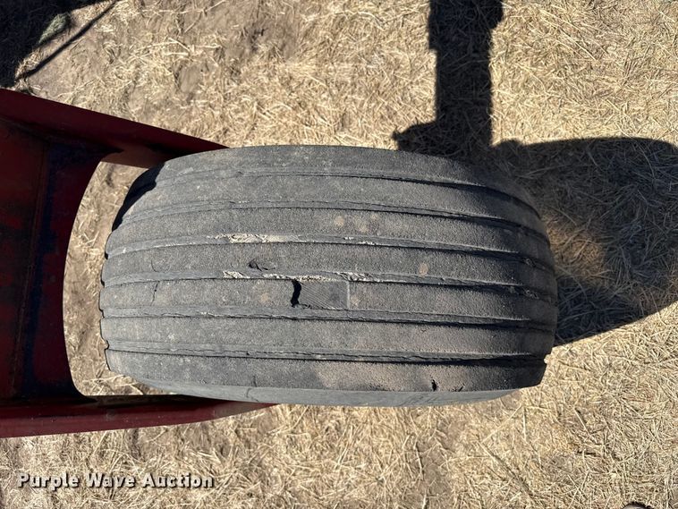 image for item DZ5346 2000 New Holland HW320 swather / windrower