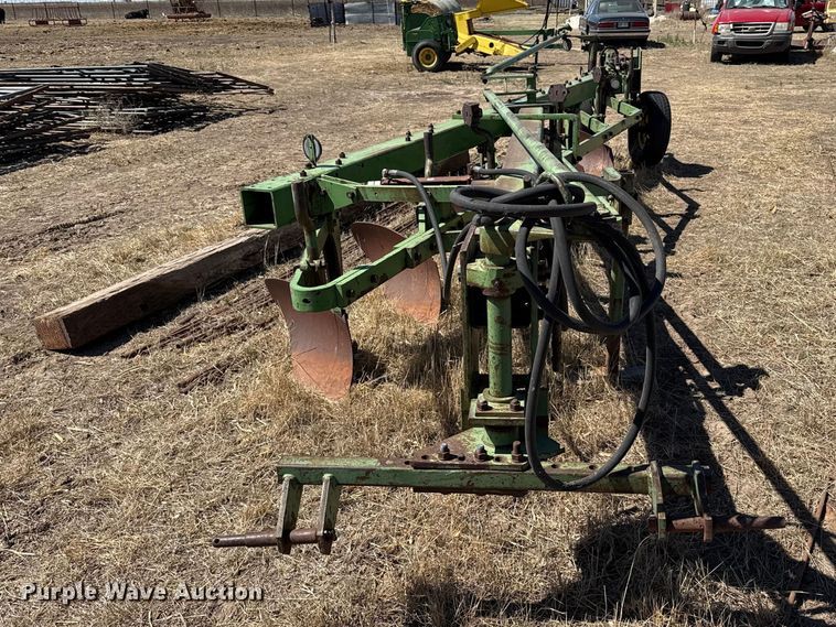 image for item DZ5348 John Deere plow