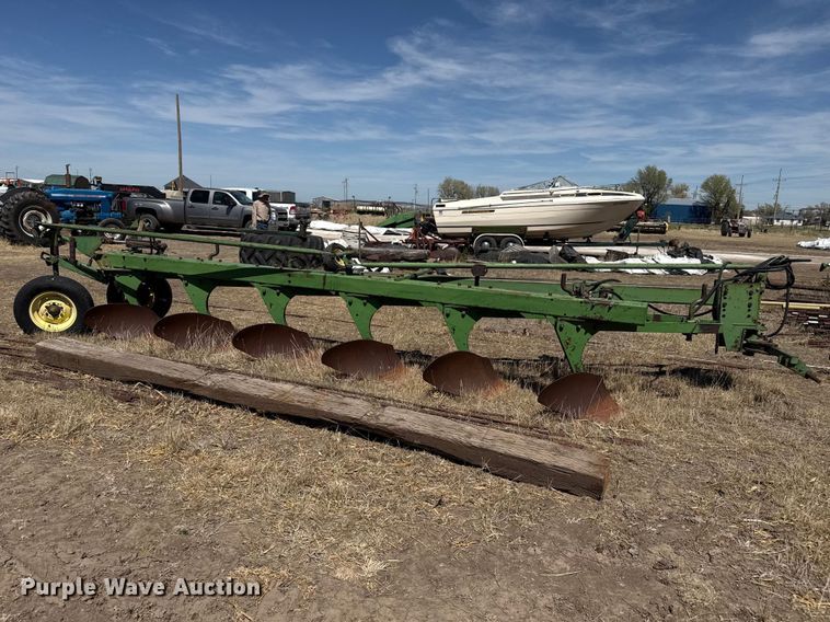 image for item DZ5348 John Deere plow