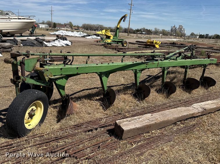 image for item DZ5348 John Deere plow