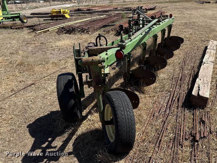 image for item DZ5348 John Deere plow
