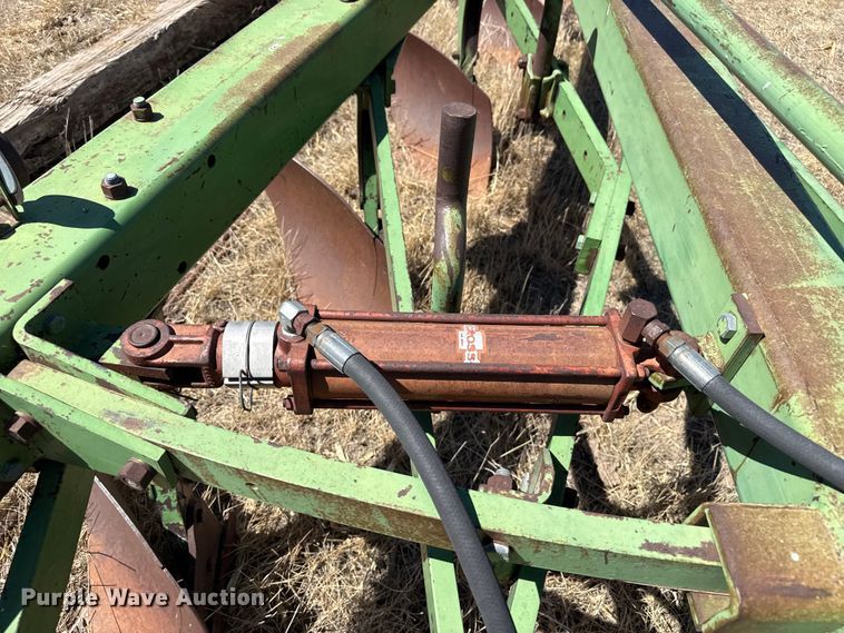 image for item DZ5348 John Deere plow