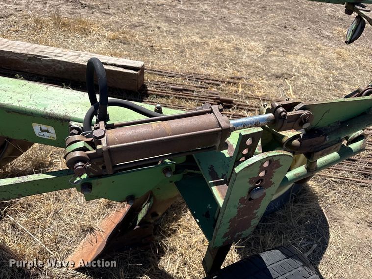 image for item DZ5348 John Deere plow