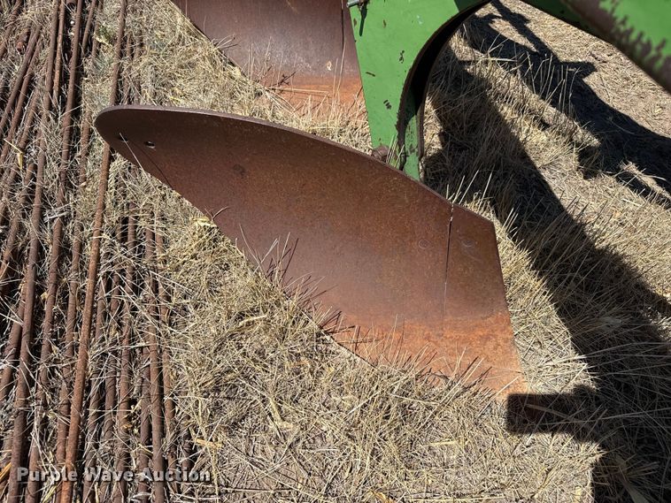 image for item DZ5348 John Deere plow