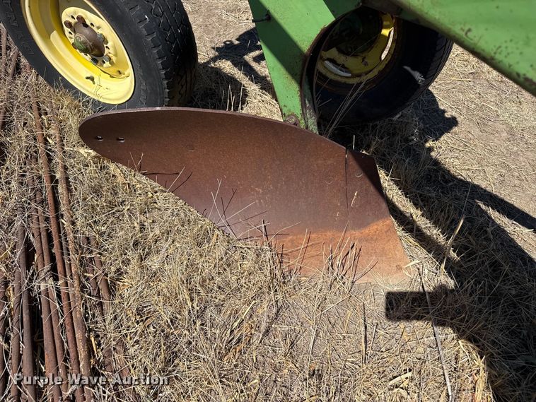 image for item DZ5348 John Deere plow