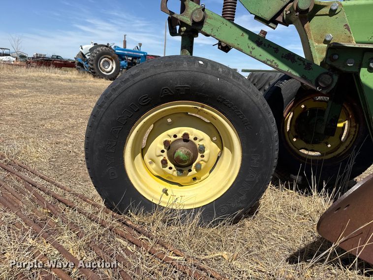 image for item DZ5348 John Deere plow