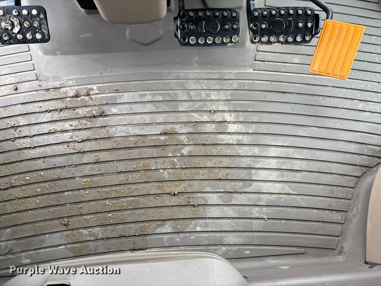 image for item EA4487 2021 John Deere 6195M MFWD tractor