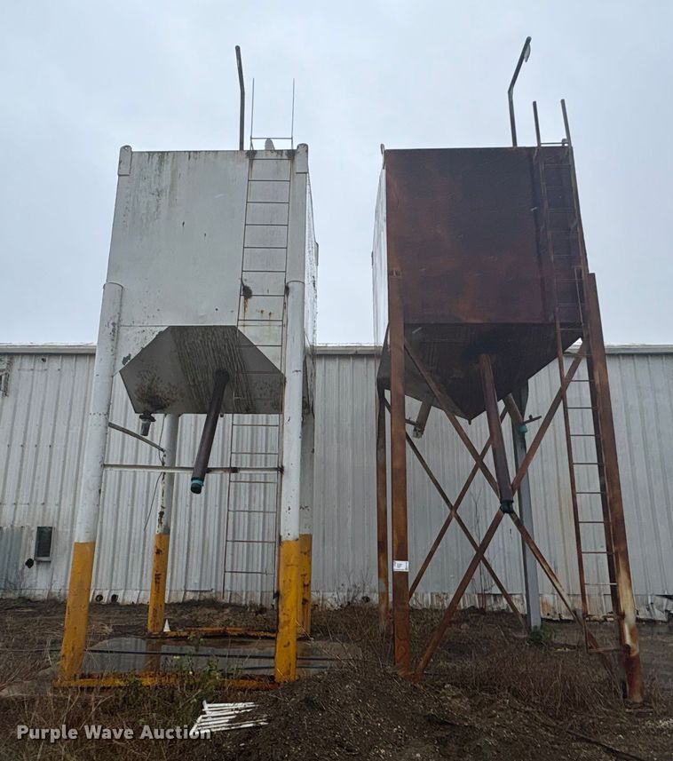 image for item EA7197 (2) grain bins